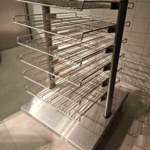 Présentoir à verres en inox alimentaire. Dim : 123 x 70 x 80 cm