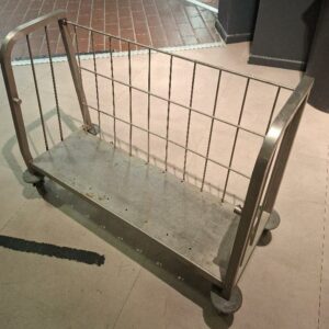 Chariot égouttoir en inox alimentaire. Dim : 74 x 90 x 41 cm. 5 unités. Vendu à l'unité avec faculté de réunion.