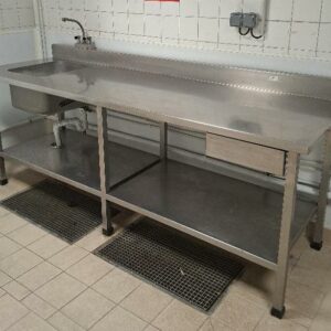 Plonge adossée 1 bac avec plan de travail et tiroir pour bac gastro en inox alimentaire. 101 x 238 x 76 cm