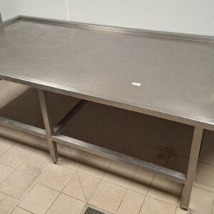 Table de tri en inox alimentaire avec siphon. Dim : 76 x 240 x 110 cm