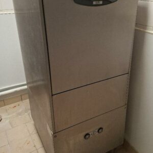 Lave vaisselle de marque Omniwash modèle Elite 4SC. 144 x 60 x 75 cm.