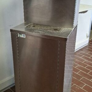 Fontaine à eau 2 becs de marque Edafim, modèle RS 150 EV. Dim : 147 x 54 x 49 cm.