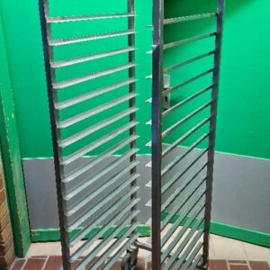 Chariot échelle à 20 niveaux en inox alimentaire. 181 x 46 x 61 cm. 5 unités. Vendu à l'unité avec faculté de réunion.