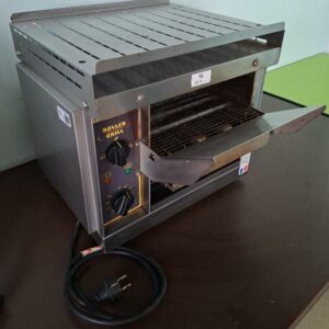 Toaster convoyeur de marque Roller Grill modèle CT540B. 46 x 50 x 70 cm.