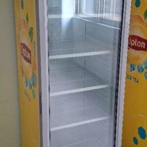 Vitrine de présentation réfrigérée siglée Lipton de marque Klimasan. 200 x 60 x 61 cm. 4 unités. Vendu à l'unité avec faculté de réunion.