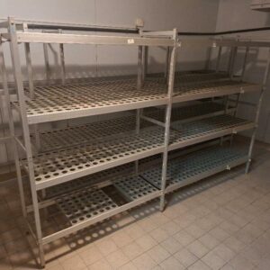 2 rayonnages pour chambre froide en alu et nylon, de marque Fermod. Dim : 170 x 267 x 45 cm chaque. (-1 réserve épicerie)