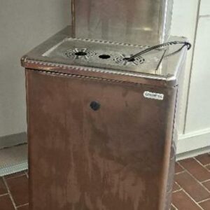 Fontaine à eau, de marque Cosmetal, modèle Niagara SL120. Dim : 150 x 48 x 40 cm.